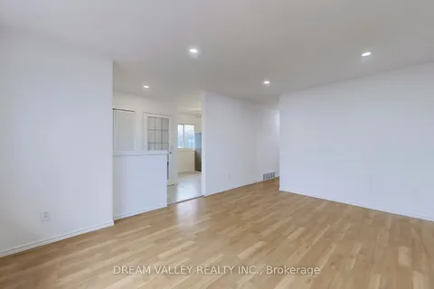 602 Gibb St, Oshawa, ON L1J 1Z5