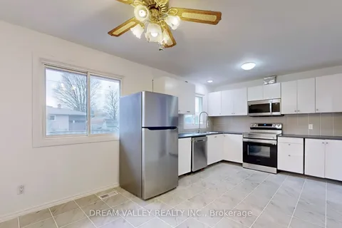 602 Gibb St, Oshawa, ON L1J 1Z5