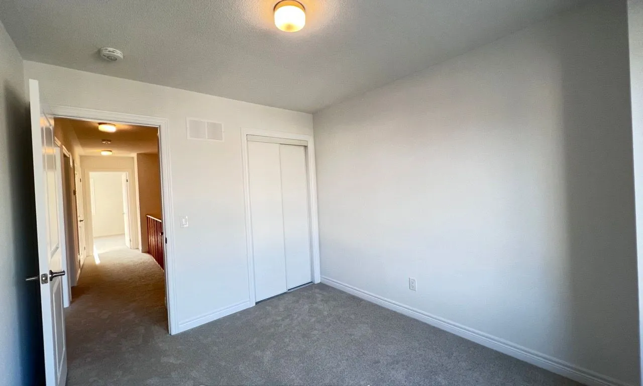 Att/Row/Twnhouse living room at 20 Sorbara Way Whitby