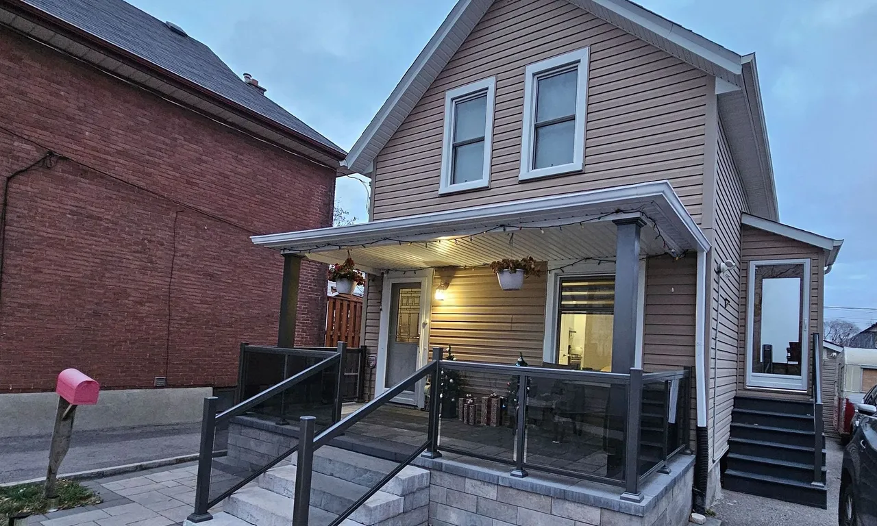 137 Huron St, Oshawa, ON L1H 5E3