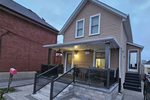 137 Huron St, Oshawa, ON L1H 5E3