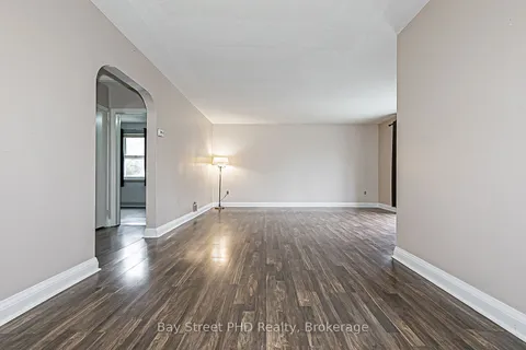 19 Herbert Ave, Oshawa, ON L1G 3Y7