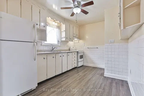 19 Herbert Ave, Oshawa, ON L1G 3Y7