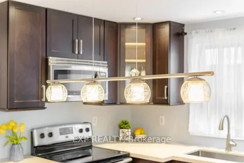 2774 St Clair Ave, Toronto, ON M4B 1M9