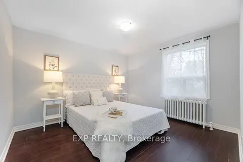 2774 St Clair Ave, Toronto, ON M4B 1M9