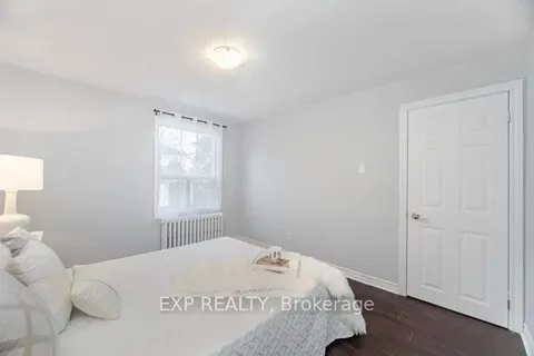 2774 St Clair Ave, Toronto, ON M4B 1M9