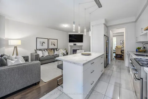 35 Mulgrave St, Whitby, ON L1P 0J7