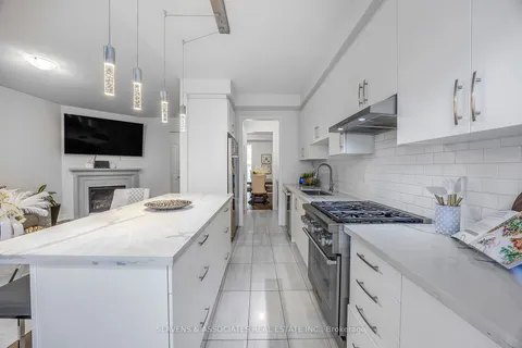 35 Mulgrave St, Whitby, ON L1P 0J7