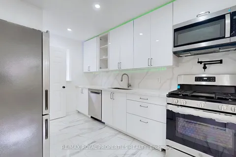 18 Graylee Ave, Toronto, ON M1J 1M6