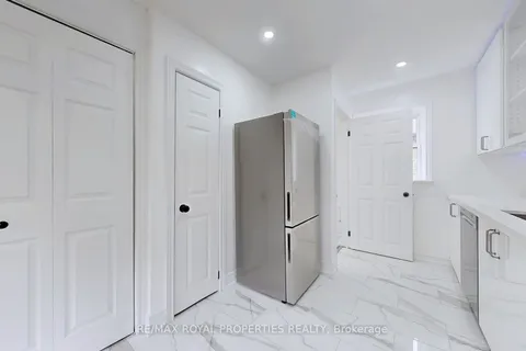 18 Graylee Ave, Toronto, ON M1J 1M6