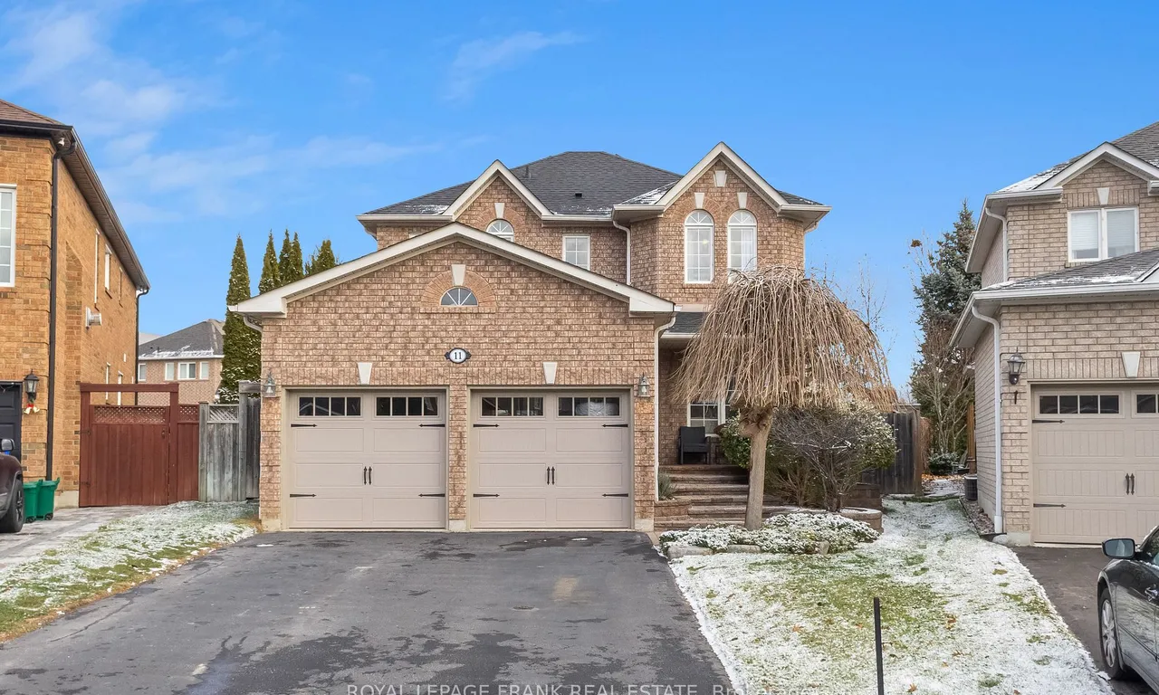11 Pineway Crt, Whitby, ON L1R 2S3