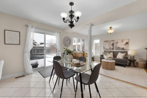 11 Pineway Crt, Whitby, ON L1R 2S3