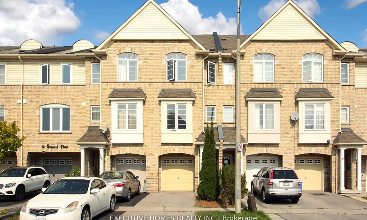 36 Stonewood St, Ajax, ON L1S 0B2