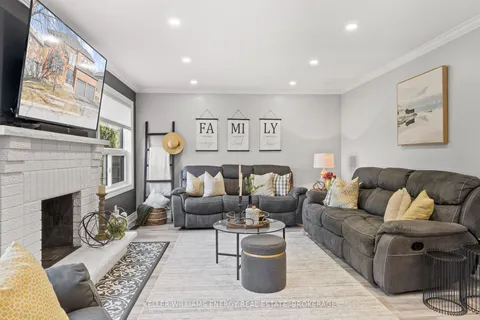 72 Willowbrook Dr, Whitby, ON L1R 2A8