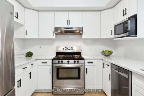 1586 Heathside Cres, Pickering, ON L1V 5W9