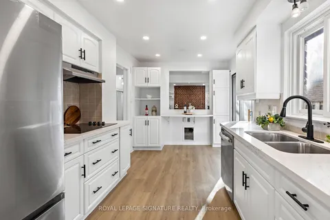 738 Edgewood Rd, Pickering, ON L1V 2Z6