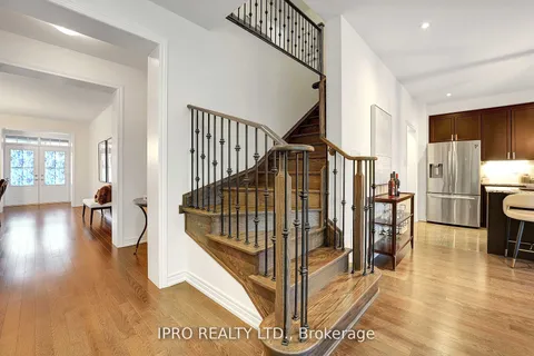 109 Auckland Dr, Whitby, ON L1P 0J4