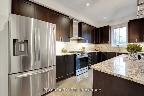 109 Auckland Dr, Whitby, ON L1P 0J4