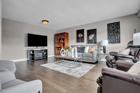 183 Phillip Murray Ave, Oshawa, ON L1J 1G6