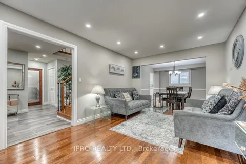 42 Coulton Crt, Whitby, ON L1N 7A9