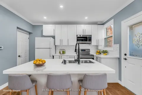 238 Dearborn Ave, Oshawa, ON L1G 4Z4