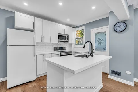 238 Dearborn Ave, Oshawa, ON L1G 4Z4