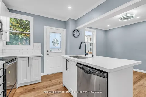 238 Dearborn Ave, Oshawa, ON L1G 4Z4
