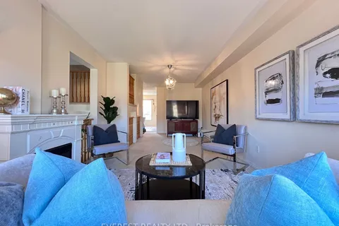 106 Conn Smythe Dr, Toronto, ON M1J 3P5