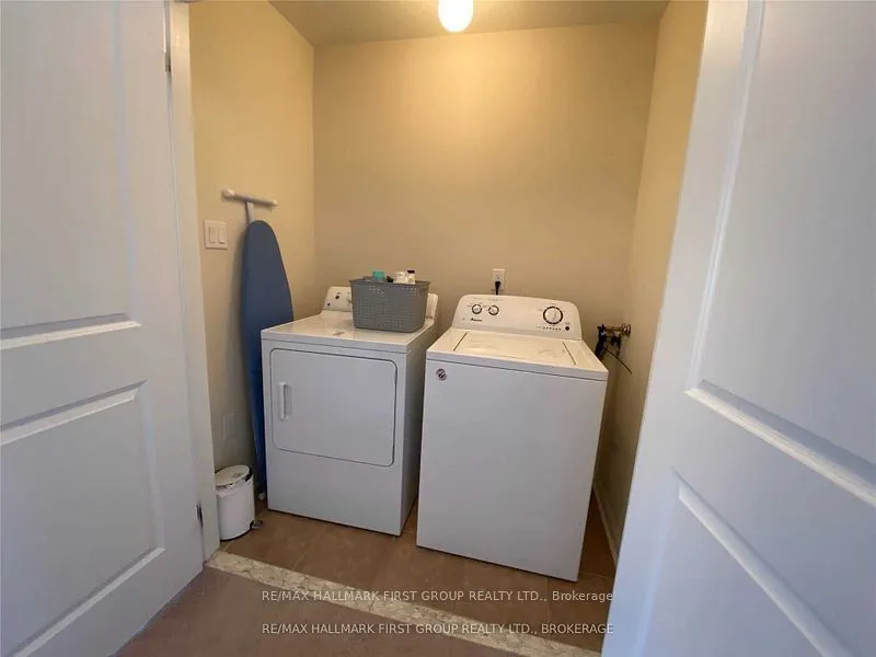 Att/Row/Twnhouse interior view at 6 Devlin Cres Whitby