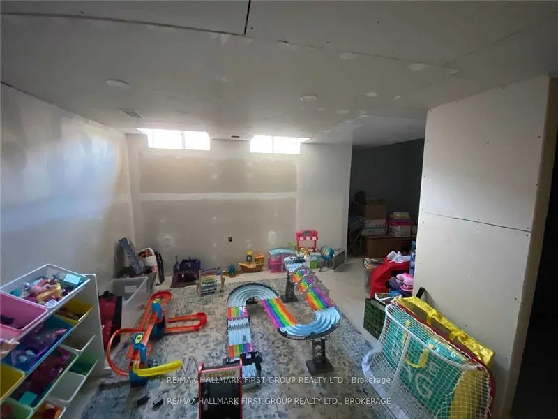 Att/Row/Twnhouse living room at 6 Devlin Cres Whitby