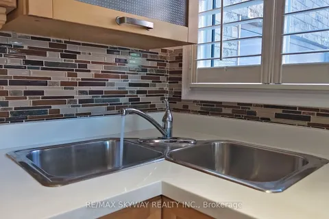 38 Winter Gardens Tr, Toronto, ON M1C 3E7