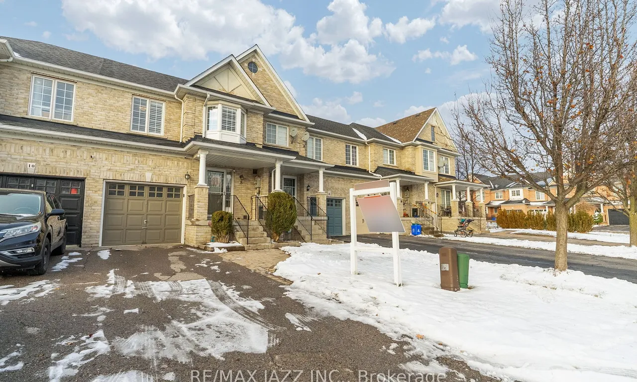 8 Odessa Cres, Whitby, ON L1R 3N9
