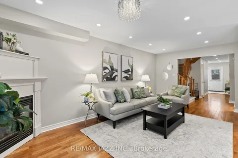 8 Odessa Cres, Whitby, ON L1R 3N9