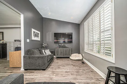 1168 Springbank Dr, Oshawa, ON L1K 2L2