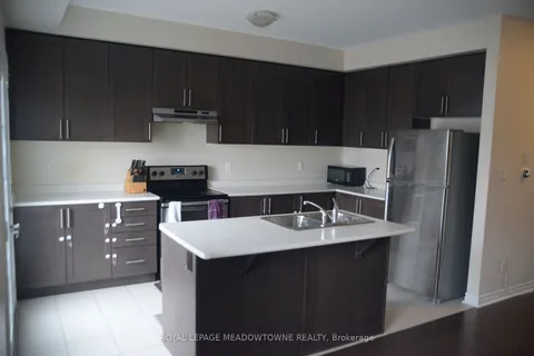 120 Ferris Sq, Clarington, ON L1E 0J2