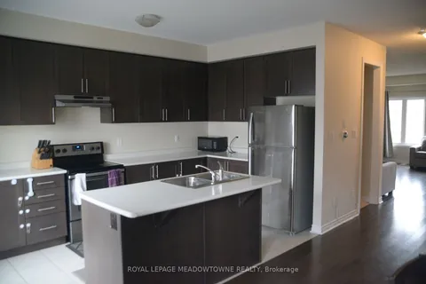 120 Ferris Sq, Clarington, ON L1E 0J2