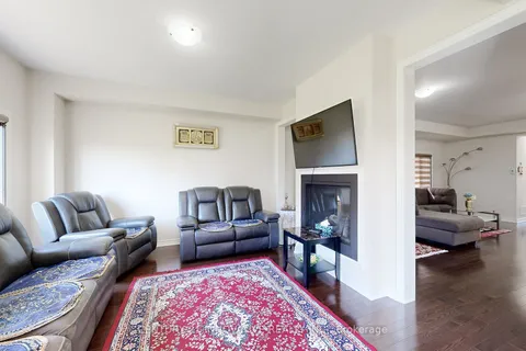 220 Fleetwood Dr, Oshawa, ON L1K 3E7