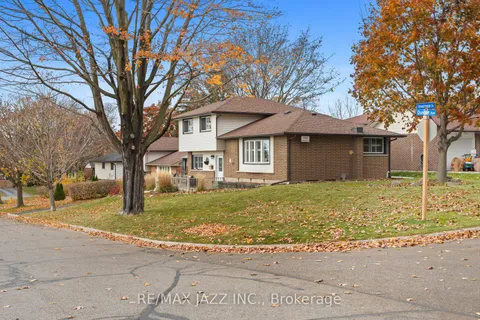 296 Inverness Dr, Oshawa, ON L1J 5T4