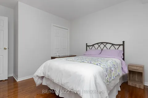 296 Inverness Dr, Oshawa, ON L1J 5T4