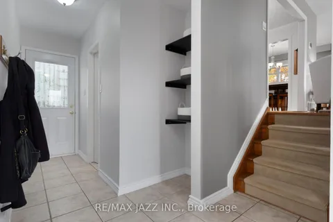 296 Inverness Dr, Oshawa, ON L1J 5T4