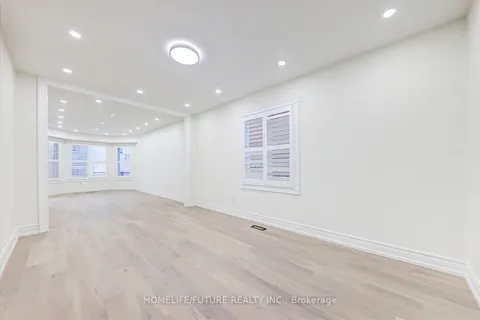 56 Fencerow Dr, Whitby, ON L1R 1Y3