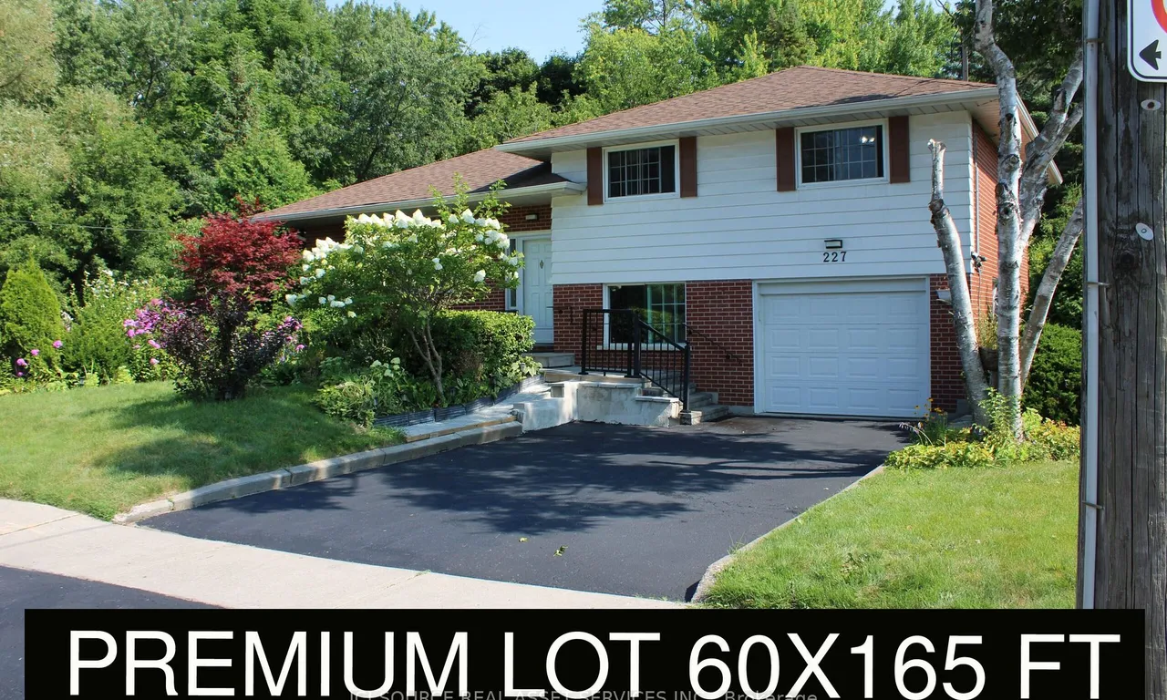 227 Rossland Rd, Oshawa, ON L1G 2W9