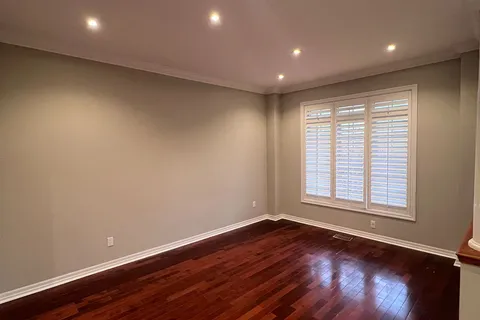 1880 Falconwood Way, Pickering, ON L1V 7C3