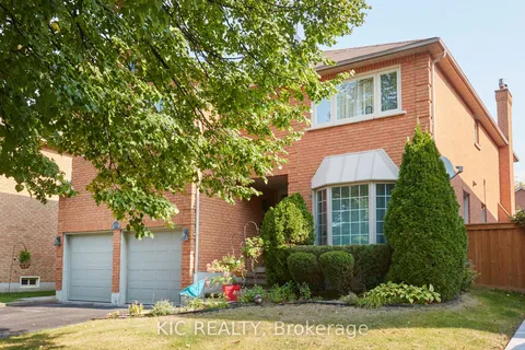 5 HOYT Crt, Whitby, ON L1N 8Z3