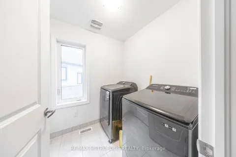 316 Okanagan Path, Oshawa, ON L1H 0A7