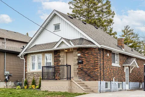 1143 Cedar St, Oshawa, ON L1J 3R8