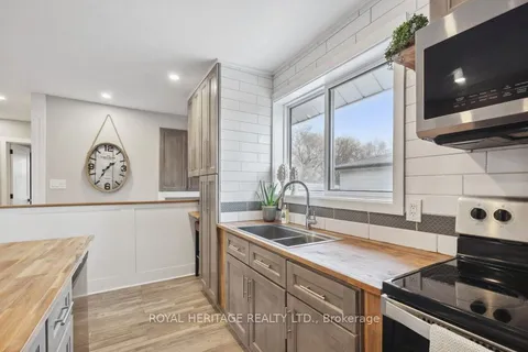 1143 Cedar St, Oshawa, ON L1J 3R8