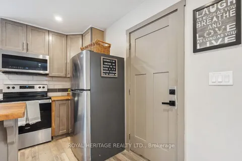 1143 Cedar St, Oshawa, ON L1J 3R8