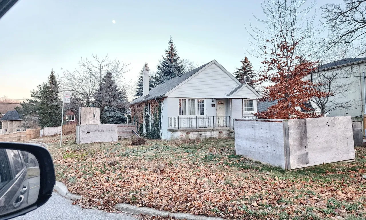 51 Barkdene Hill, Toronto, ON M1M 2N6