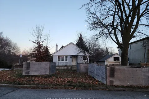 51 Barkdene Hill, Toronto, ON M1M 2N6